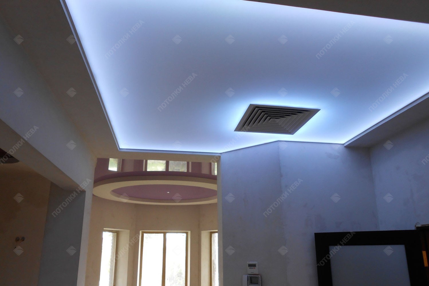 потолок со светодиодной лентой